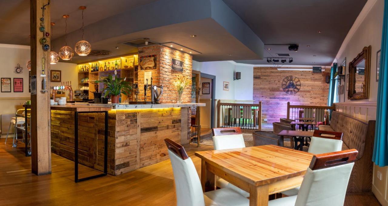 The Walnut Tree Inn Blisworth Bagian luar foto
