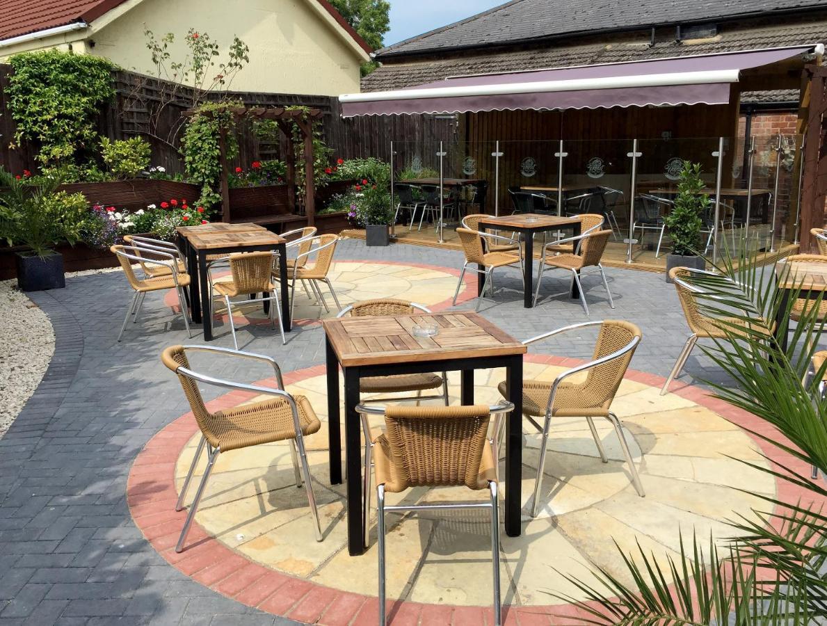 The Walnut Tree Inn Blisworth Bagian luar foto