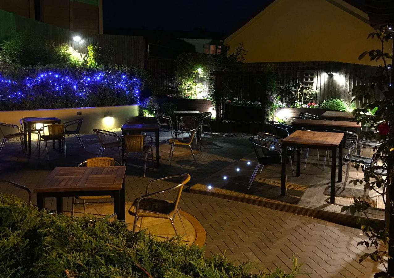 The Walnut Tree Inn Blisworth Bagian luar foto
