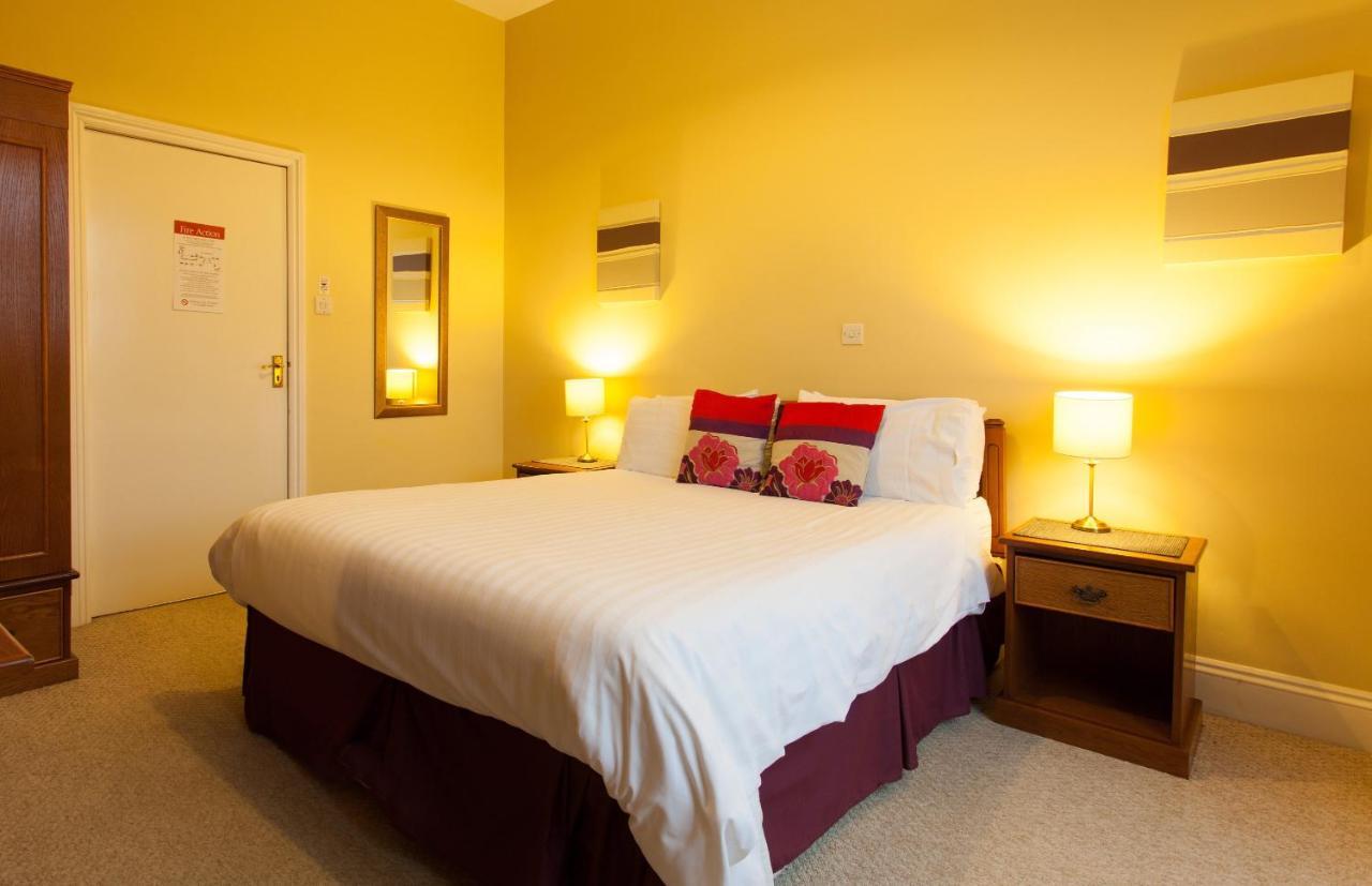 The Walnut Tree Inn Blisworth Bagian luar foto