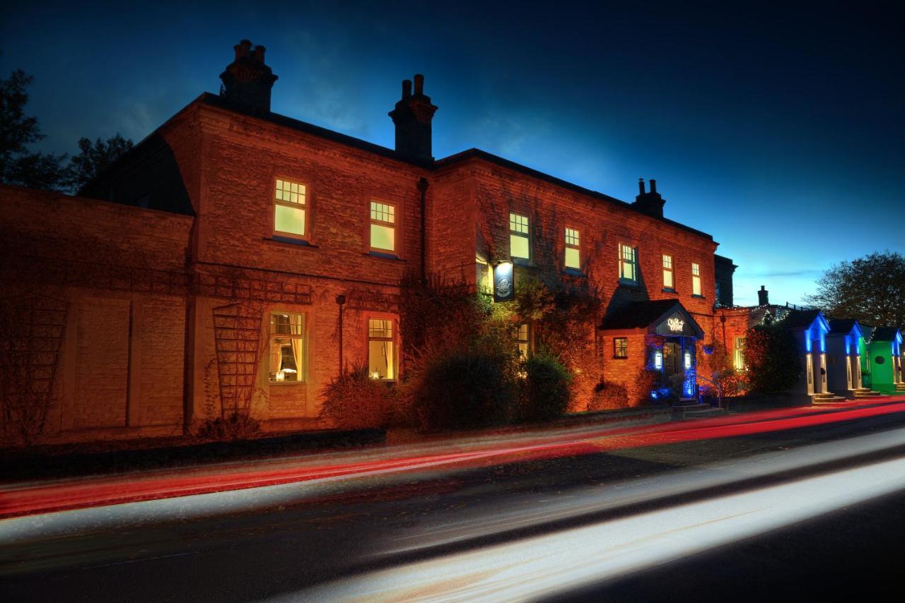 The Walnut Tree Inn Blisworth Bagian luar foto